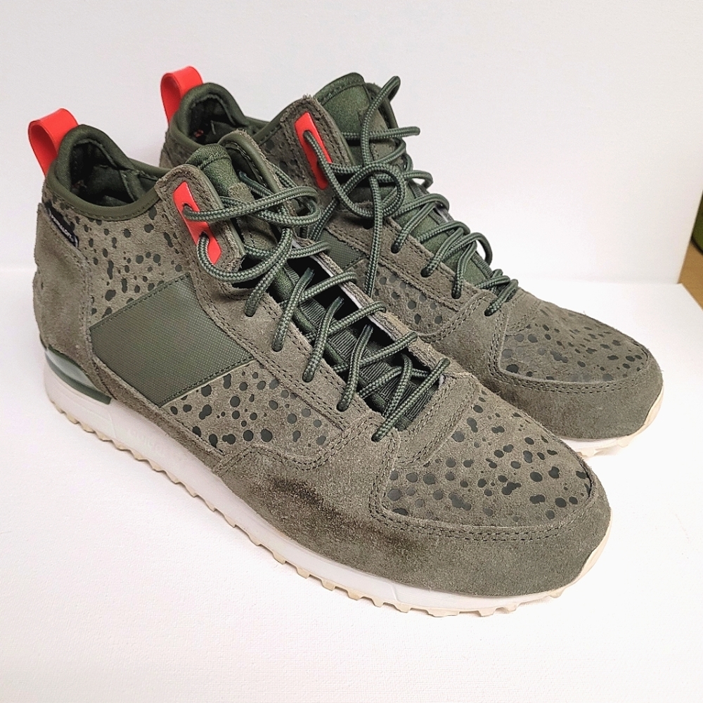 Adidas Primaloft green tennis shoes size 8.